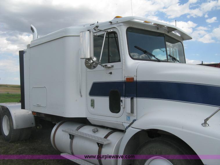 image for item K8613 1998 International 9400 semi truck