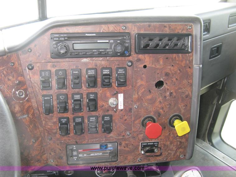 image for item K8613 1998 International 9400 semi truck