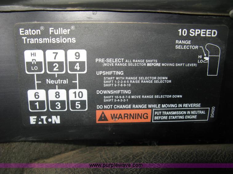 image for item K8613 1998 International 9400 semi truck