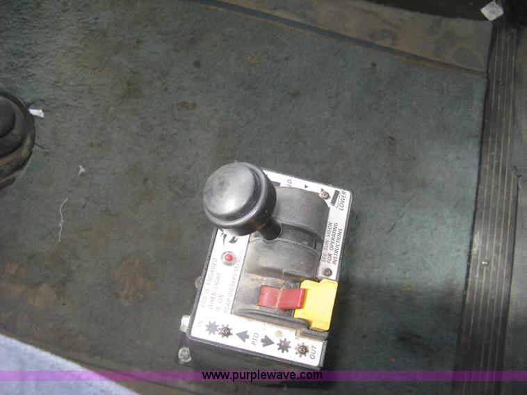 image for item K8613 1998 International 9400 semi truck