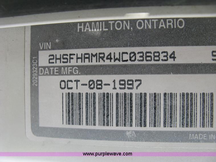 image for item K8613 1998 International 9400 semi truck