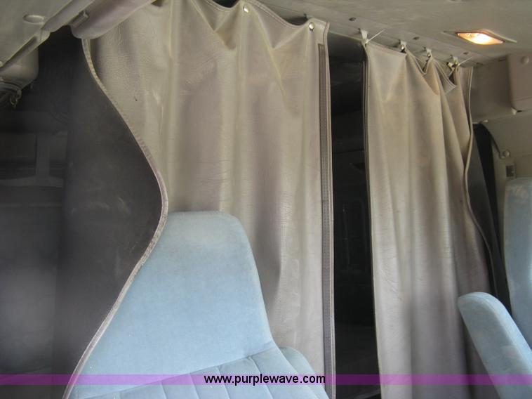 image for item K8613 1998 International 9400 semi truck