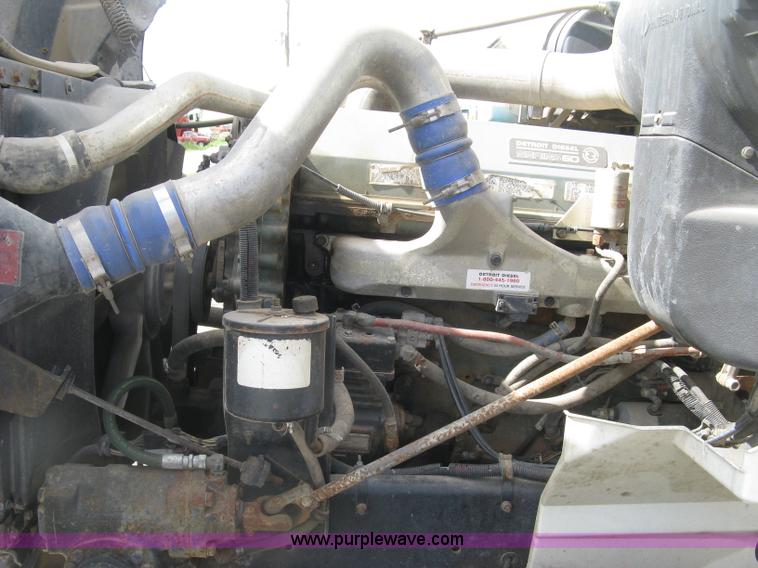 image for item K8613 1998 International 9400 semi truck