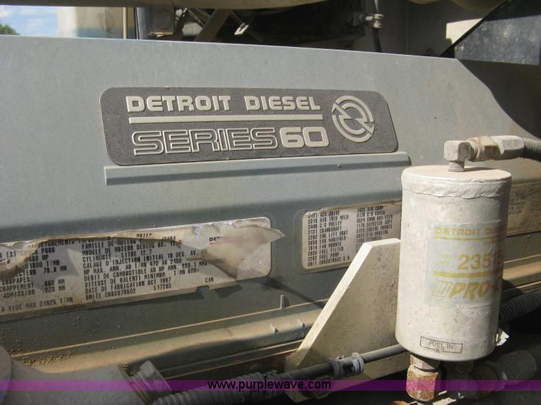 image for item K8613 1998 International 9400 semi truck