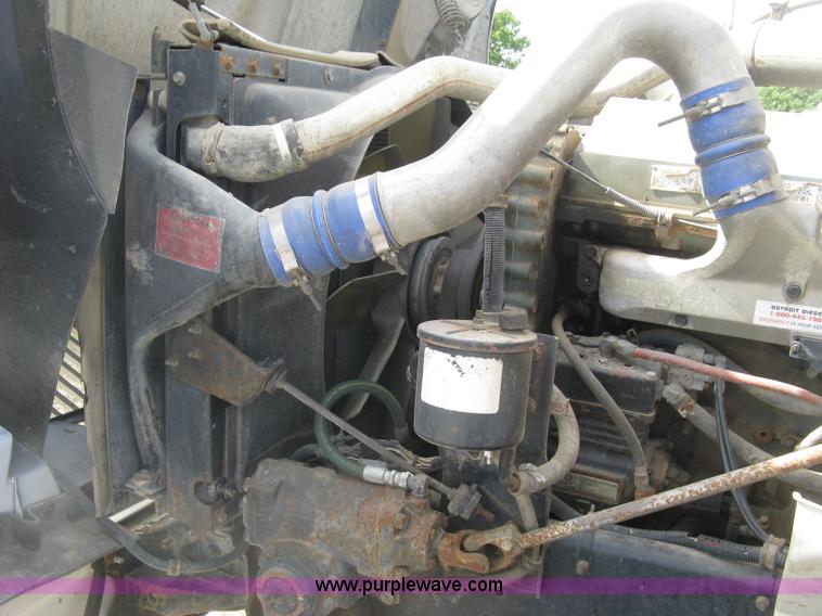 image for item K8613 1998 International 9400 semi truck