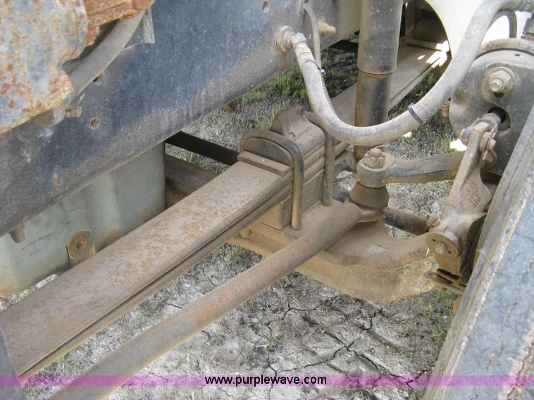 image for item K8613 1998 International 9400 semi truck