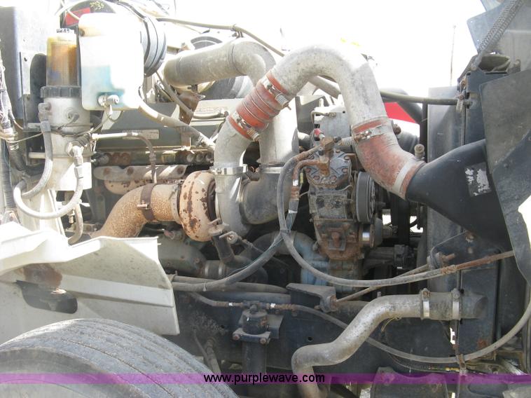 image for item K8613 1998 International 9400 semi truck