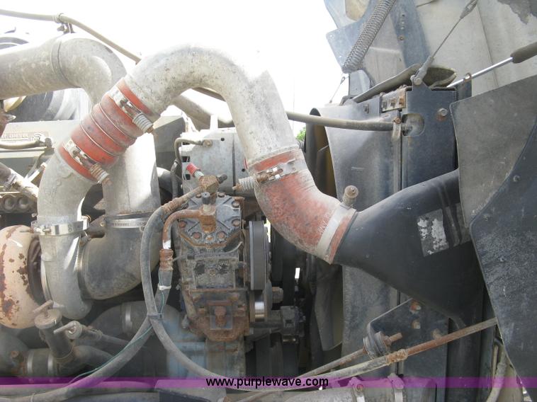 image for item K8613 1998 International 9400 semi truck