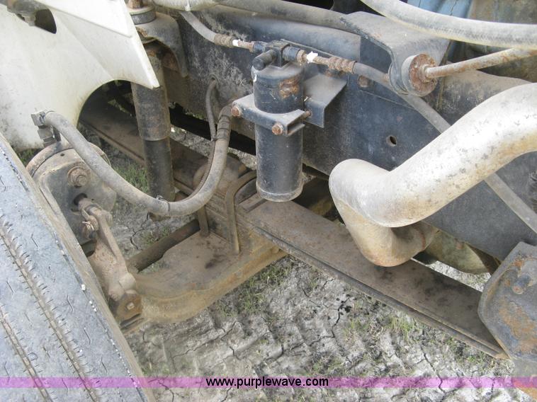 image for item K8613 1998 International 9400 semi truck