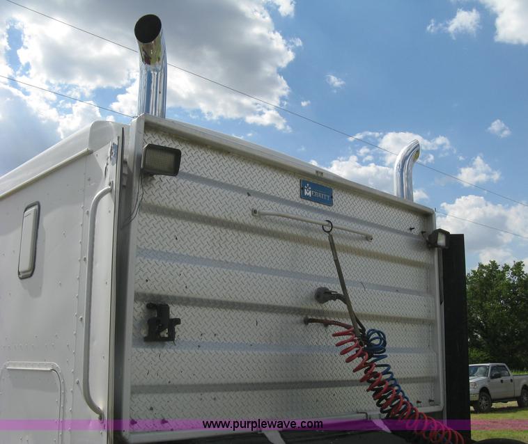 image for item K8613 1998 International 9400 semi truck