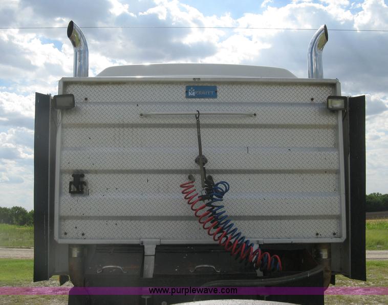 image for item K8613 1998 International 9400 semi truck