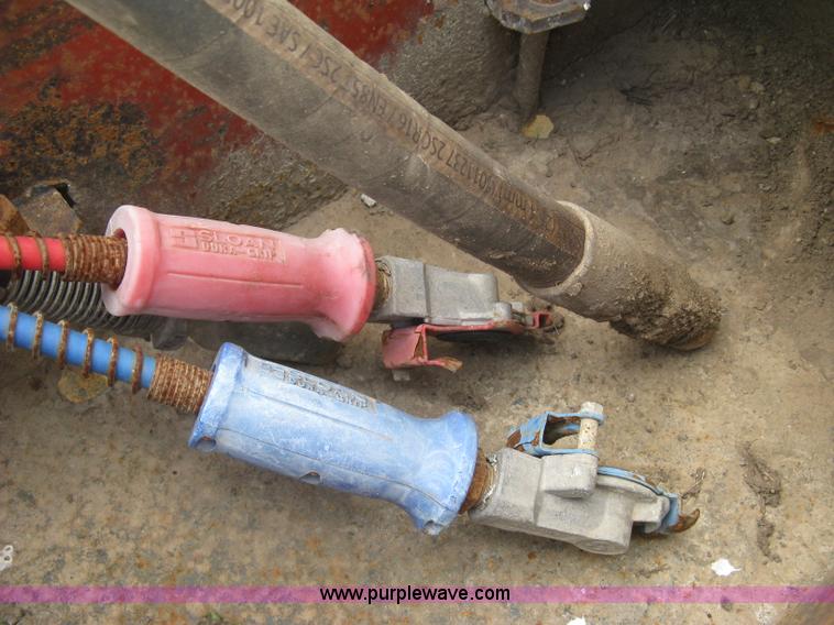 image for item K8613 1998 International 9400 semi truck