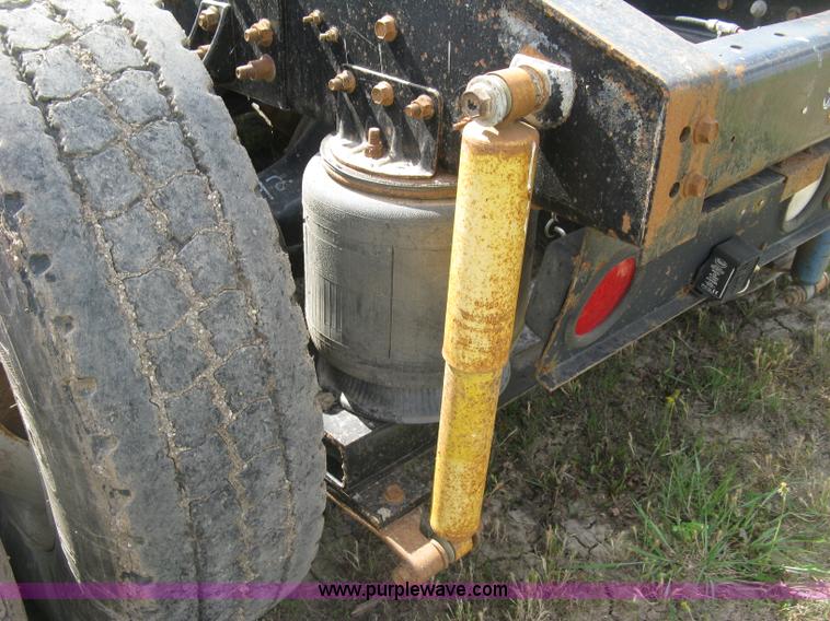 image for item K8613 1998 International 9400 semi truck