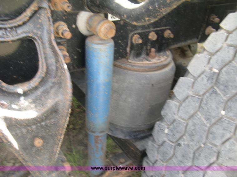 image for item K8613 1998 International 9400 semi truck