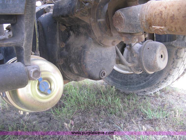 image for item K8613 1998 International 9400 semi truck