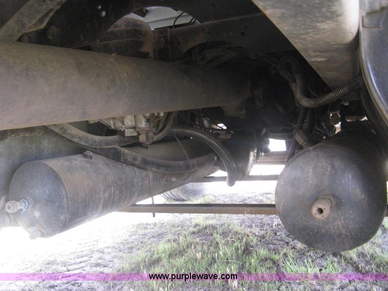 image for item K8613 1998 International 9400 semi truck