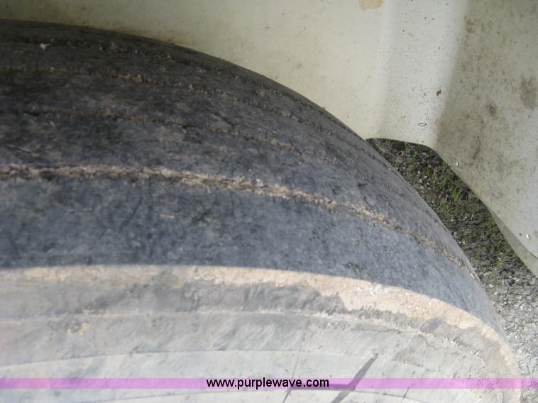 image for item K8613 1998 International 9400 semi truck