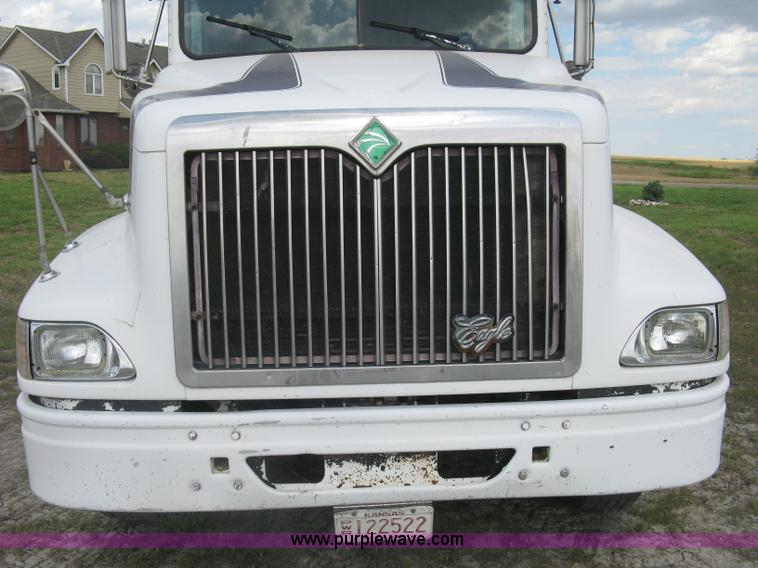 image for item K8613 1998 International 9400 semi truck
