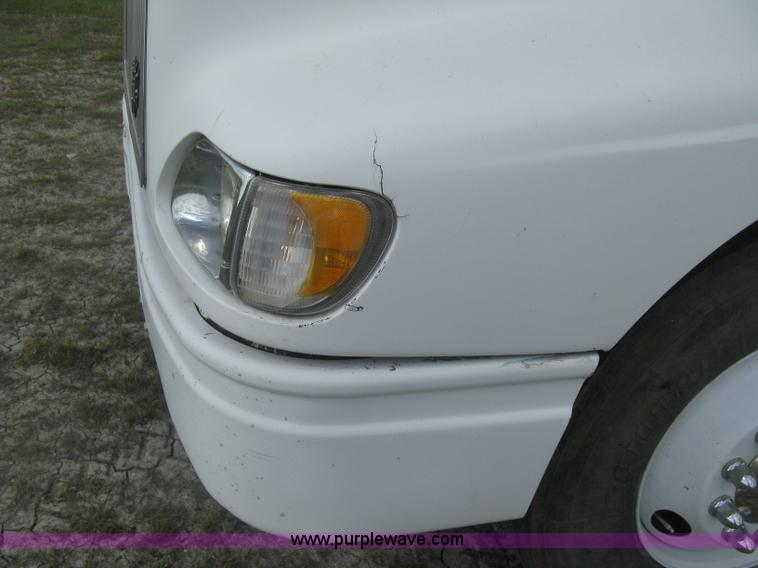 image for item K8613 1998 International 9400 semi truck