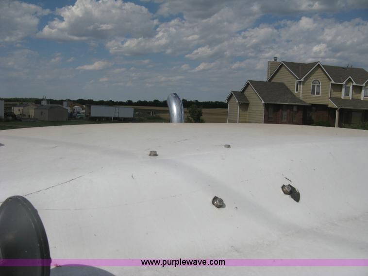 image for item K8613 1998 International 9400 semi truck