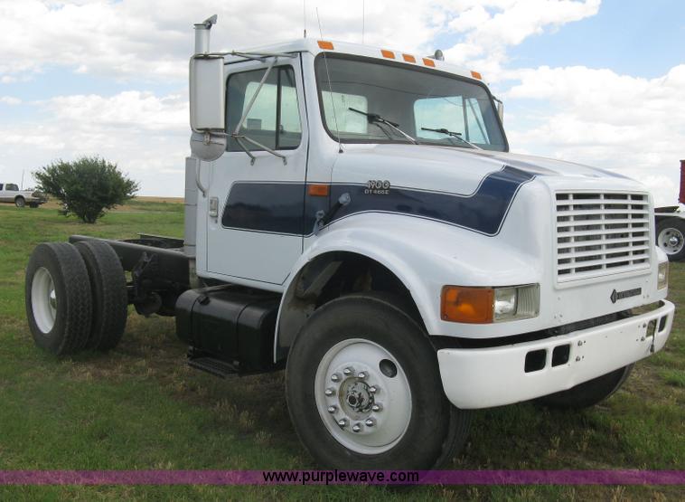 image for item K8615 1999 International 4900 cab and chassis