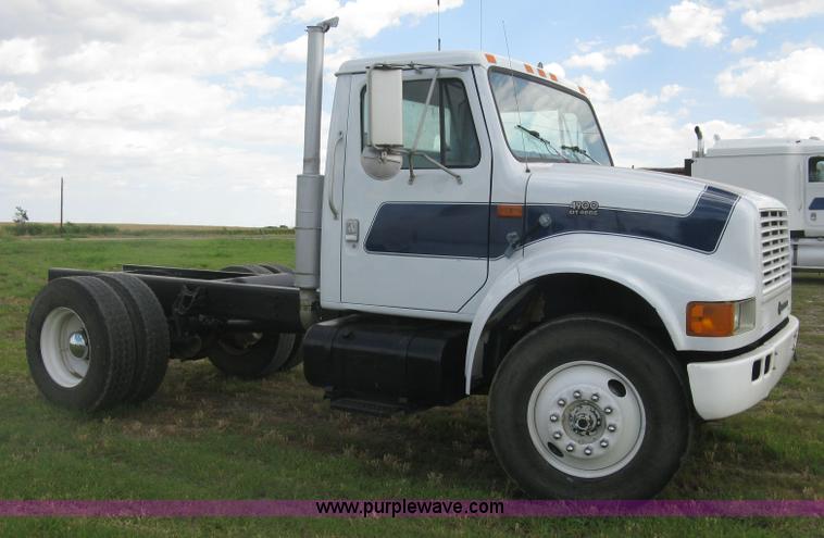 image for item K8615 1999 International 4900 cab and chassis