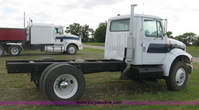 image for item K8615 1999 International 4900 cab and chassis