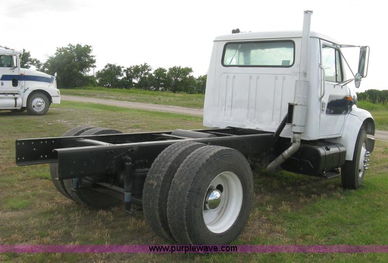 image for item K8615 1999 International 4900 cab and chassis