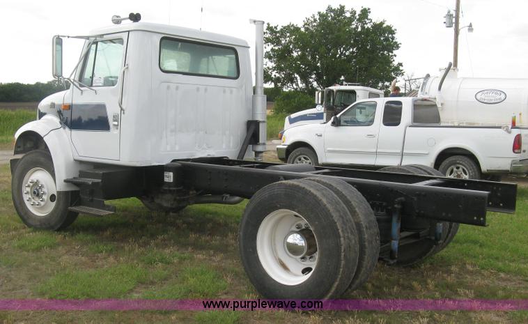 image for item K8615 1999 International 4900 cab and chassis