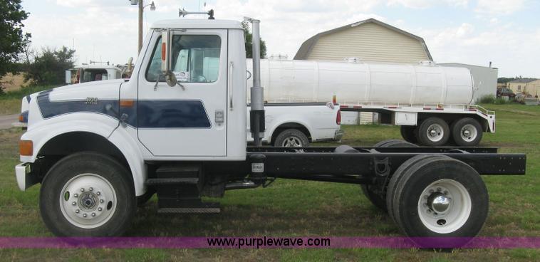 image for item K8615 1999 International 4900 cab and chassis
