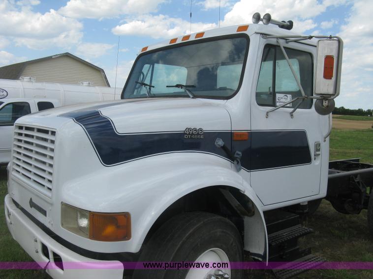 image for item K8615 1999 International 4900 cab and chassis