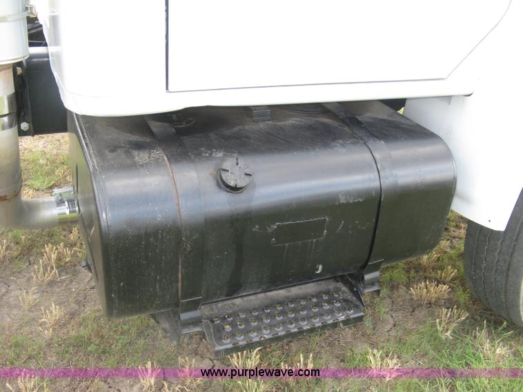 image for item K8615 1999 International 4900 cab and chassis