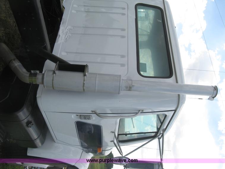 image for item K8615 1999 International 4900 cab and chassis
