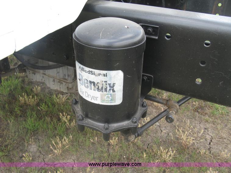 image for item K8615 1999 International 4900 cab and chassis