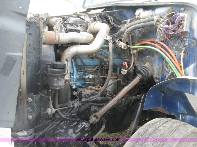 image for item K8615 1999 International 4900 cab and chassis