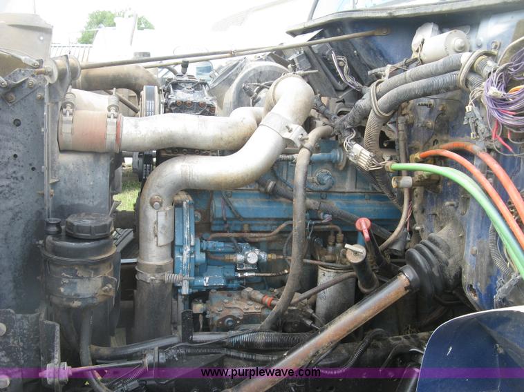 image for item K8615 1999 International 4900 cab and chassis