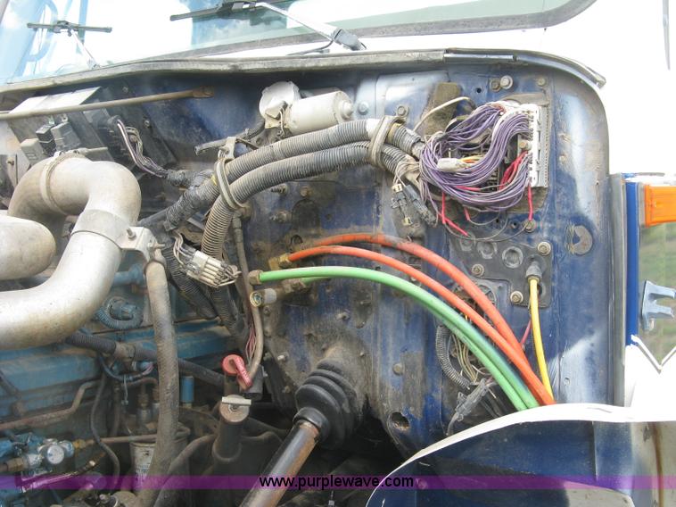 image for item K8615 1999 International 4900 cab and chassis