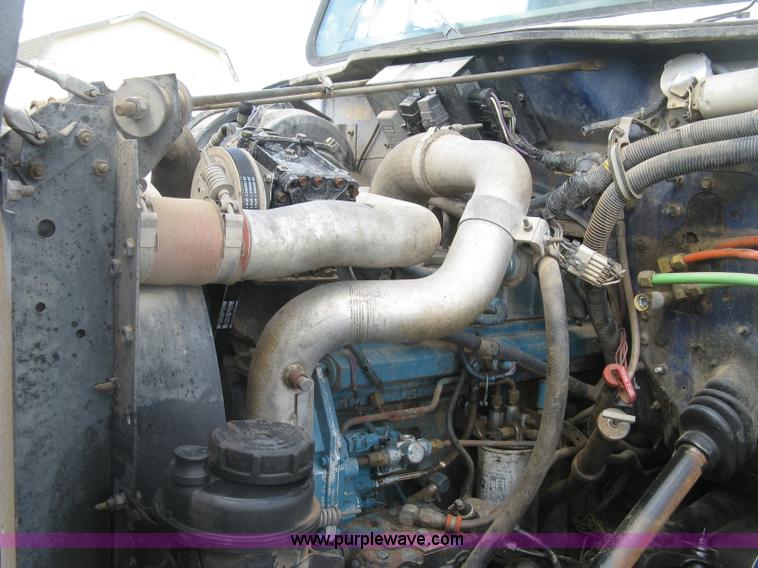 image for item K8615 1999 International 4900 cab and chassis