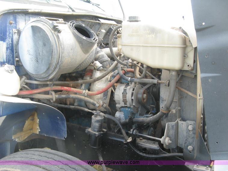 image for item K8615 1999 International 4900 cab and chassis