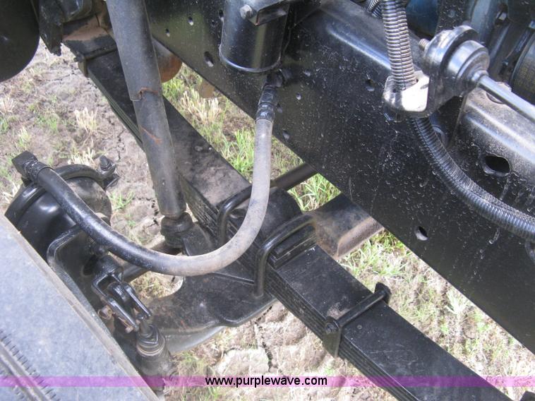 image for item K8615 1999 International 4900 cab and chassis