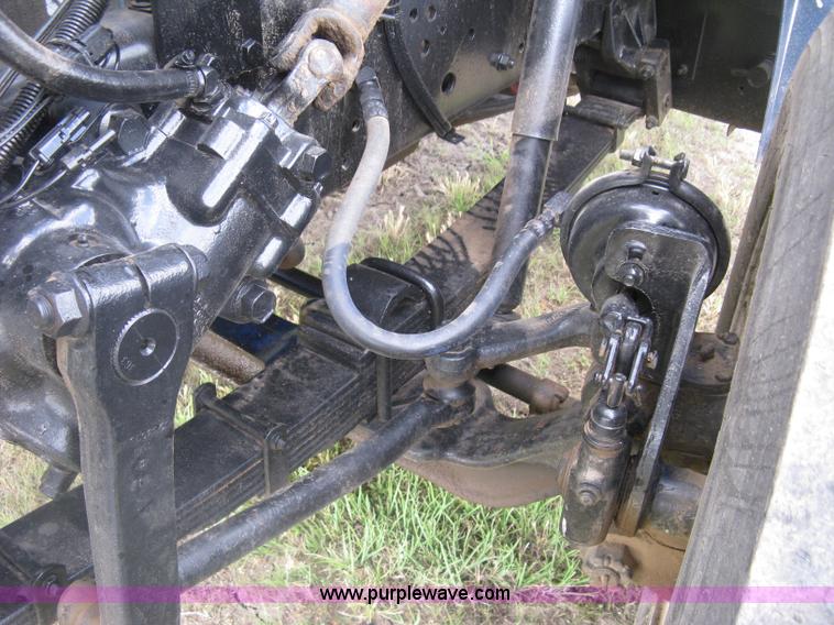 image for item K8615 1999 International 4900 cab and chassis