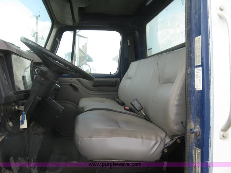 image for item K8615 1999 International 4900 cab and chassis