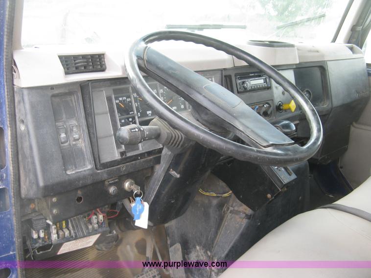 image for item K8615 1999 International 4900 cab and chassis