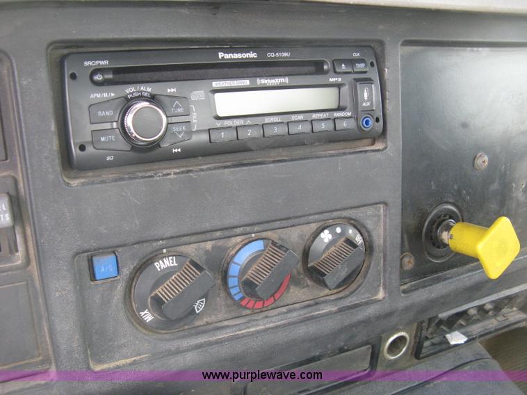 image for item K8615 1999 International 4900 cab and chassis