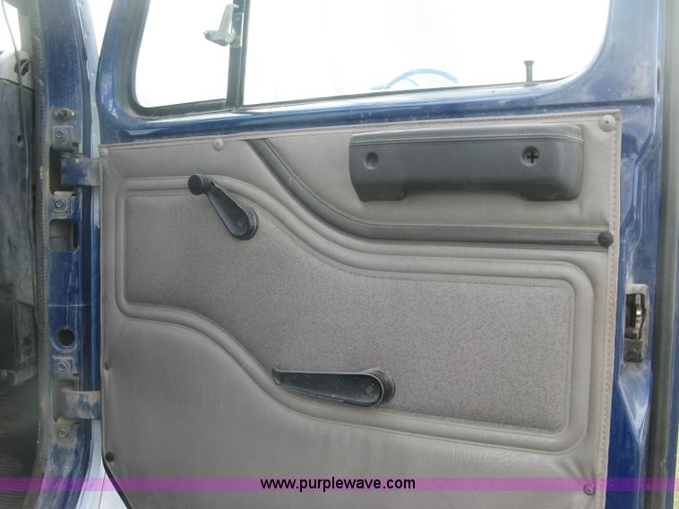 image for item K8615 1999 International 4900 cab and chassis