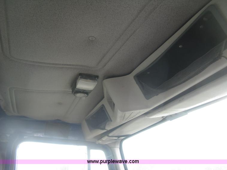 image for item K8615 1999 International 4900 cab and chassis