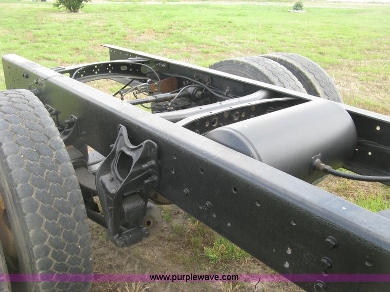 image for item K8615 1999 International 4900 cab and chassis