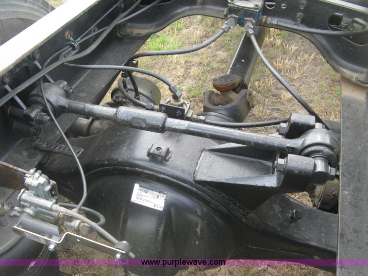 image for item K8615 1999 International 4900 cab and chassis