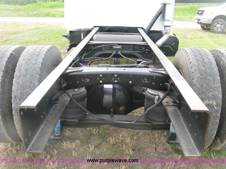 image for item K8615 1999 International 4900 cab and chassis
