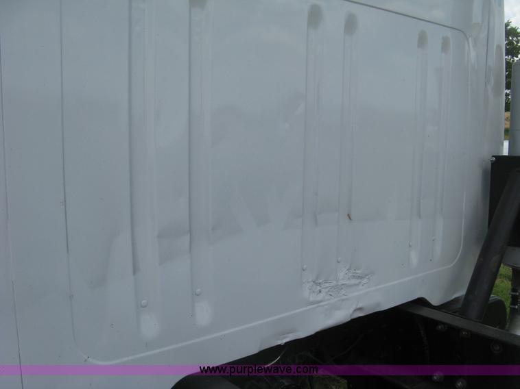 image for item K8615 1999 International 4900 cab and chassis